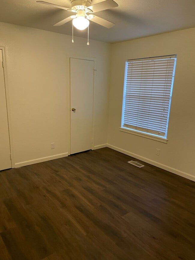 Building Photo - Duplex - Stunning 2 bedroom 2 bath