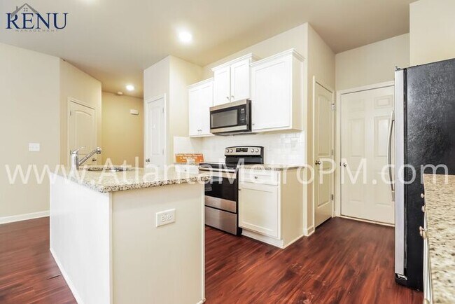 Building Photo - Now available 4 bedroom 2.5 baths!
