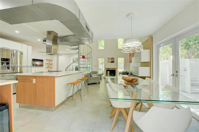 Building Photo - 3176 Mary St