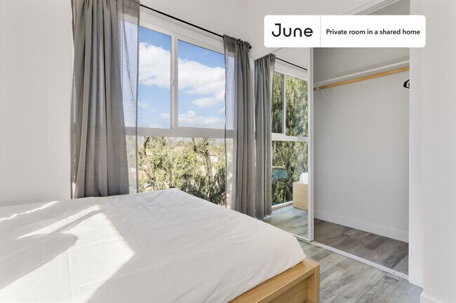 Foto del edificio - Room in Shared 5 bed/7 bath home