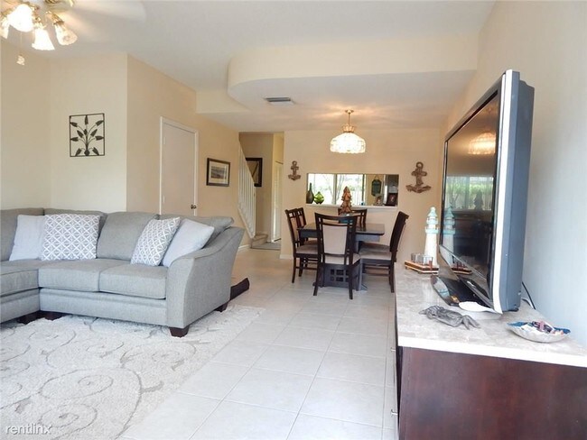 Foto del edificio - 2 br, 2 bath  - 5766 NW 99th Ln