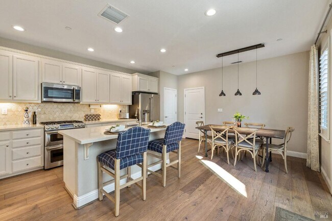 Building Photo - Fabulous 3 bedroom Home in Healdsburg, Fur...