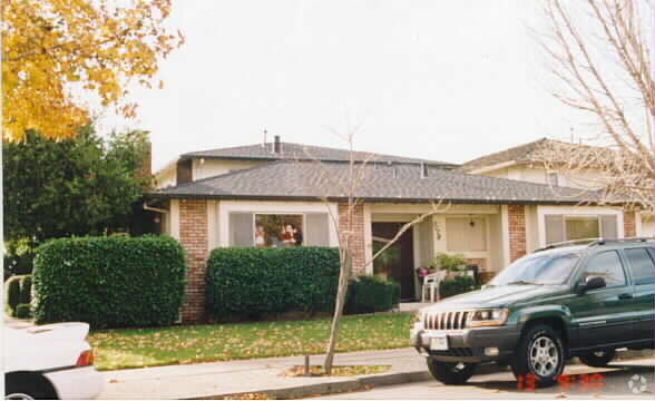 Building Photo - 5178 Westdale Dr