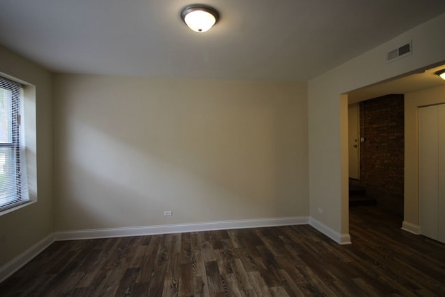 Dining Room/Den - 5003 N Sawyer Ave