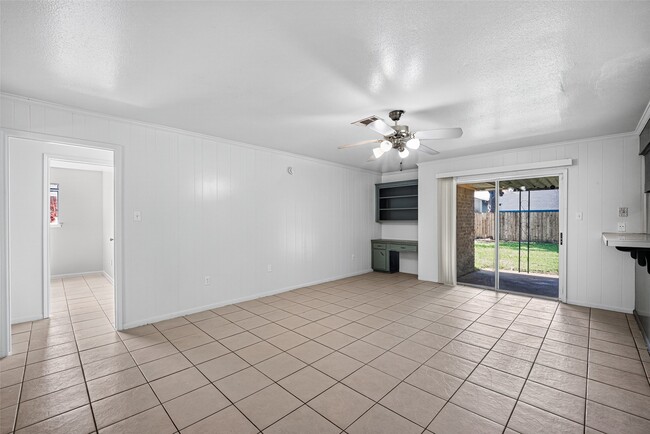 Building Photo - 5010 Shilo Dr