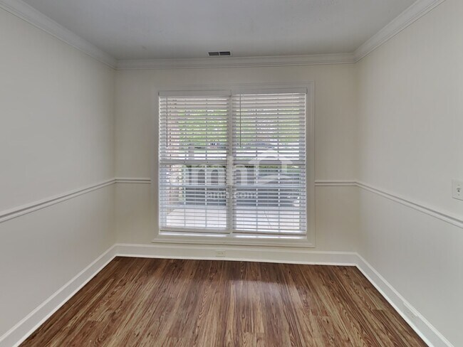 Foto del edificio - 1725 Kinsale Ave