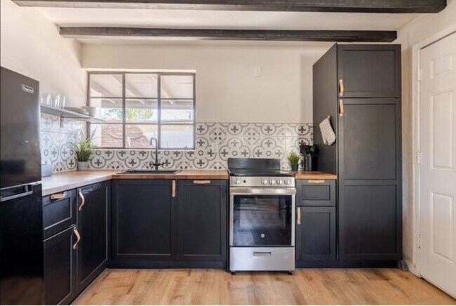 Foto del edificio - 1802 E Cypress St