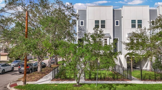Building Photo - Brand New Davis Islands 3BR/2.5BA three st...