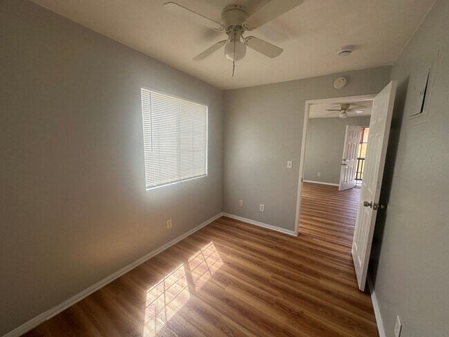 Building Photo - 4554 N Lakewood Blvd