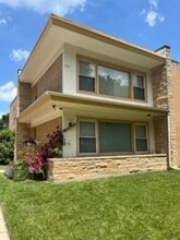 Building Photo - 1721 Monroe St