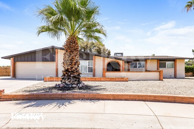 Building Photo - 4809 W Laurel Ln