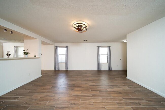 Foto del edificio - 4211 Wayside Stream Ln