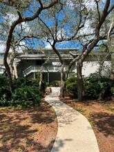 Building Photo - 808 Pinewood Ct