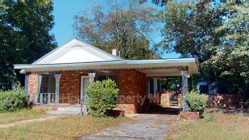 Primary Photo - 107 S Jones St