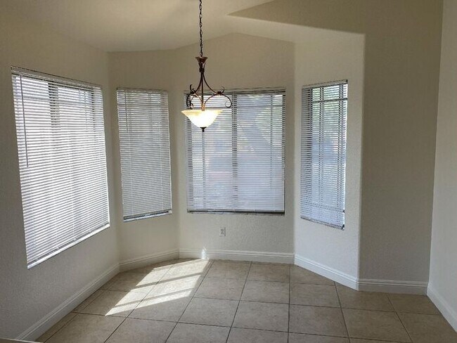 Foto del edificio - First Show: The first open showing is on 2/4 at 4PM. Please be prompt. We will be processing any ...