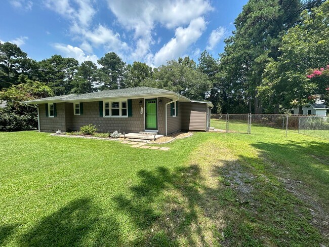Foto del edificio - Ranch Style Home in Prime Location