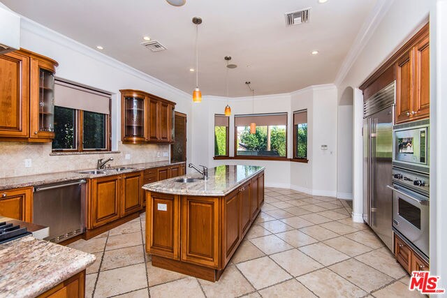 Building Photo - 148 S Swall Dr