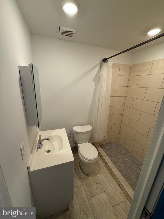 Building Photo - 4028 W Girard Ave