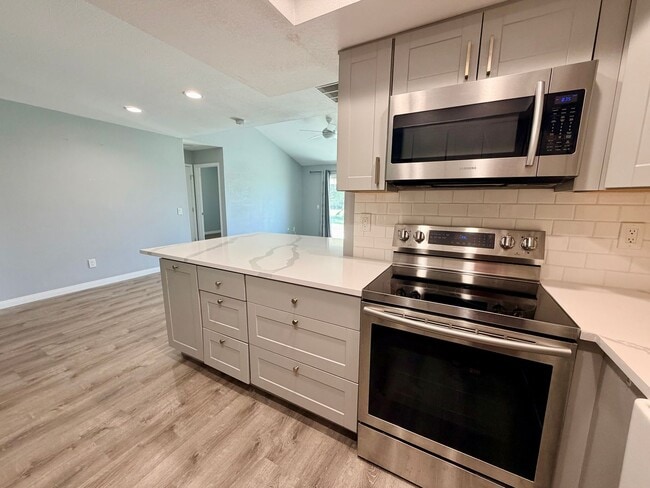 Building Photo - AVAILABLE NOW! BEAUTIFUL 2-Bedroom 2 -bathroom Condo in La Quinta Palms! ALL UTILITIES INCLUDED!