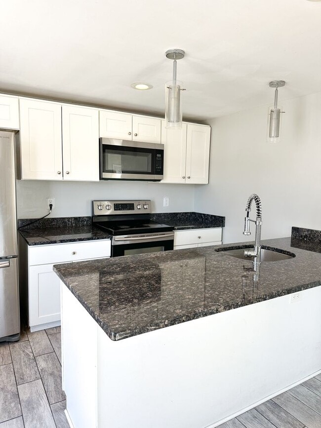 Photo - 1559 Smith St Apartment