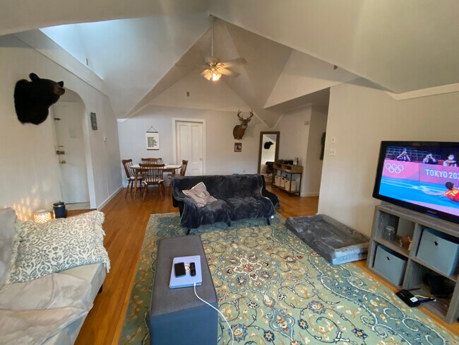 Spacious living and dining room - 32 Rhode Island Ave