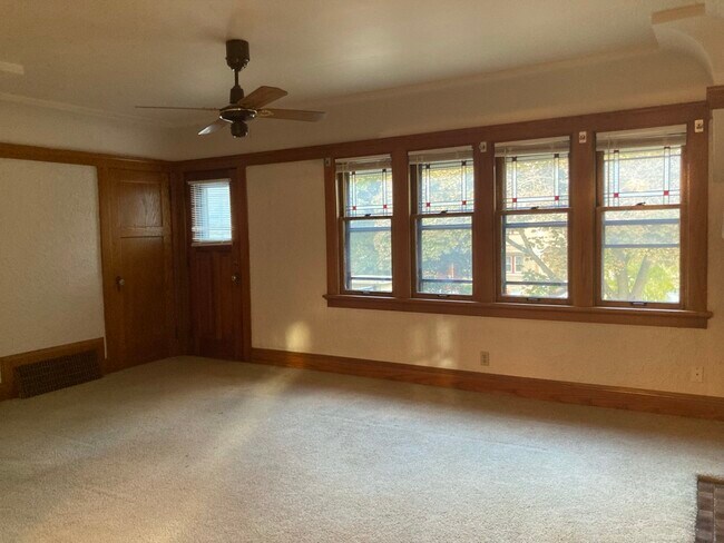 Foto del edificio - 2569 N 61st St