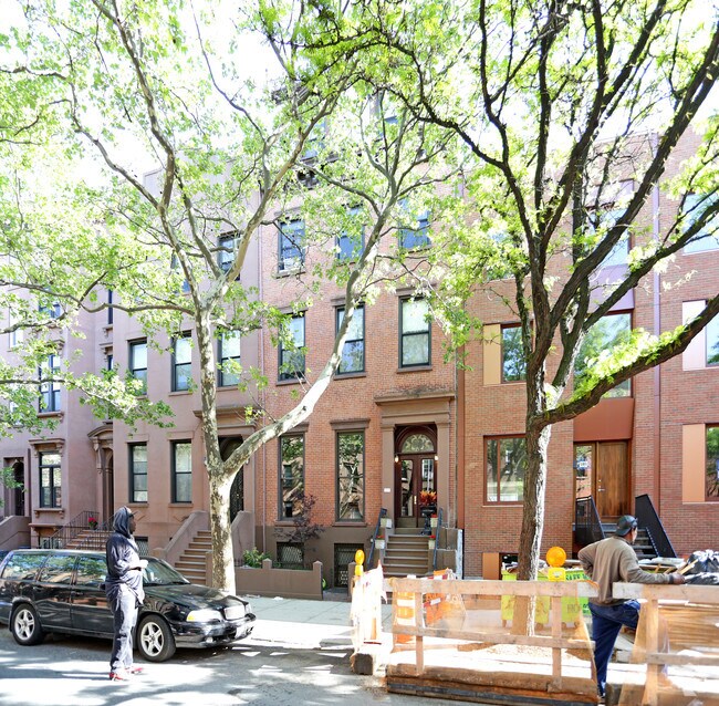 Building Photo - 277 Union St