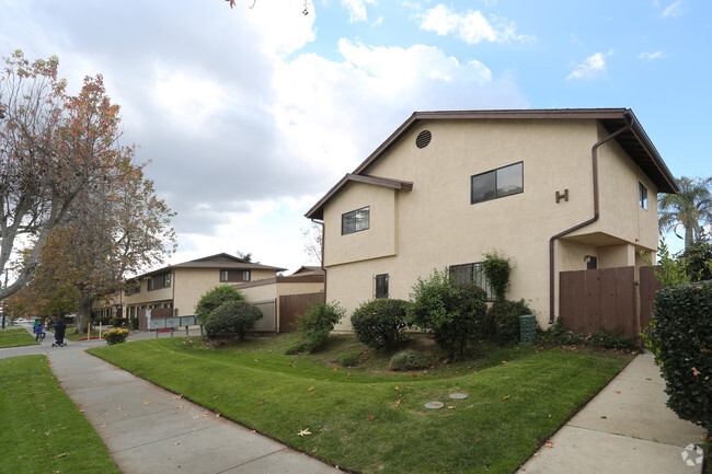 Building Photo - Western Garden Apartments