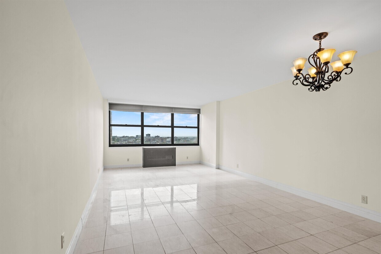 Foto principal - 7004 BLVD E