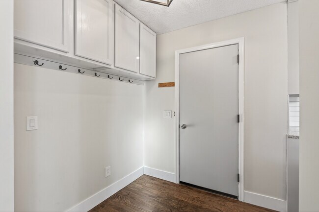 Foto del edificio - 15348 Drexel Way