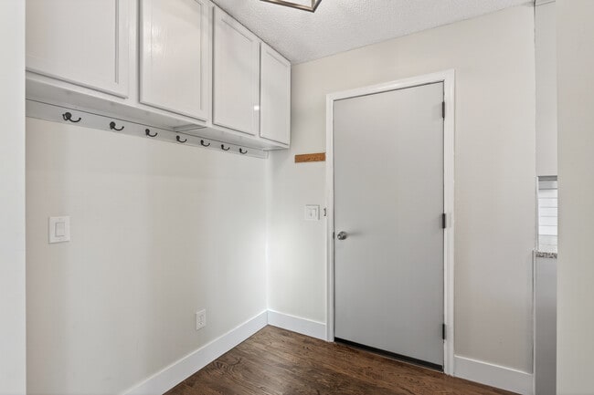 Building Photo - 15350 Drexel Way