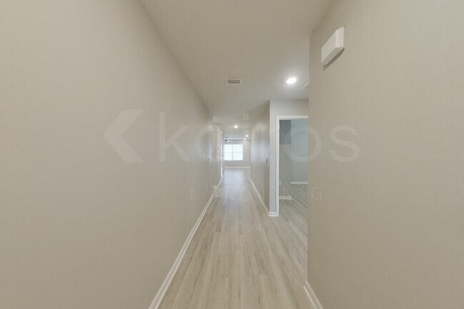 Foto del edificio - 122 Metalmark Dr