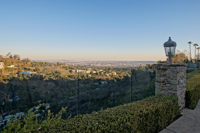 Foto del edificio - 1558 Tower Grove Dr