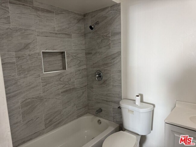 Foto del edificio - 901 S Berendo St