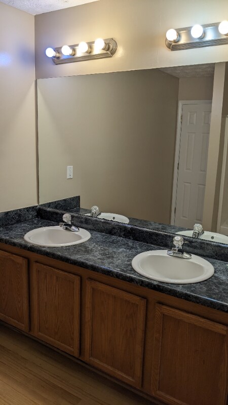 Foto del edificio - 6349 Wellington Walk Way