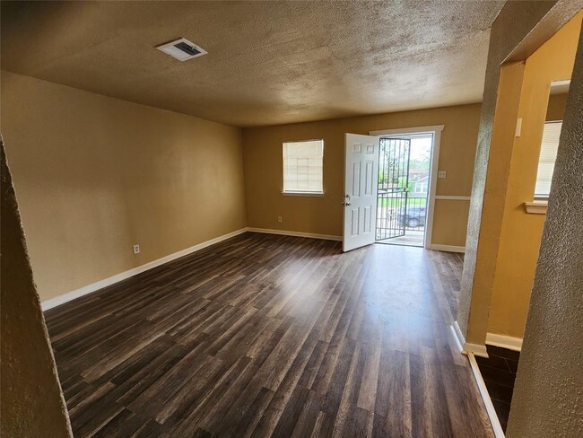 Building Photo - 4311 Yellowstone Blvd