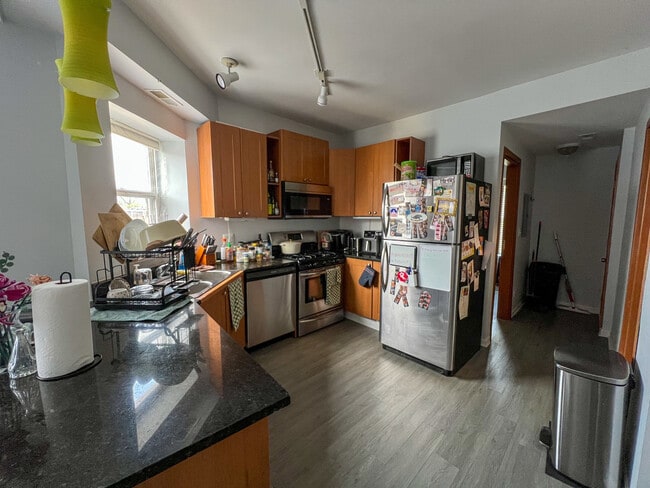 Foto del edificio - 6421 N Greenview Ave