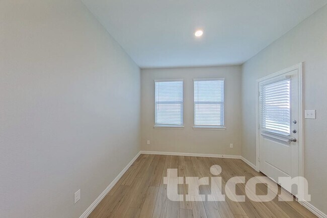 Foto del edificio - 235 Jenkinson Dr