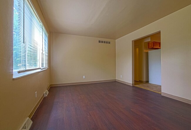 Building Photo - 838-838 Springdale St
