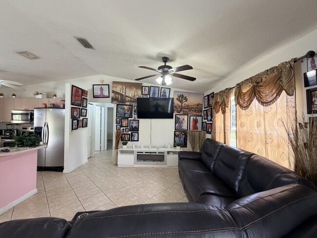 Foto del edificio - 1342 SW Wampler Ave