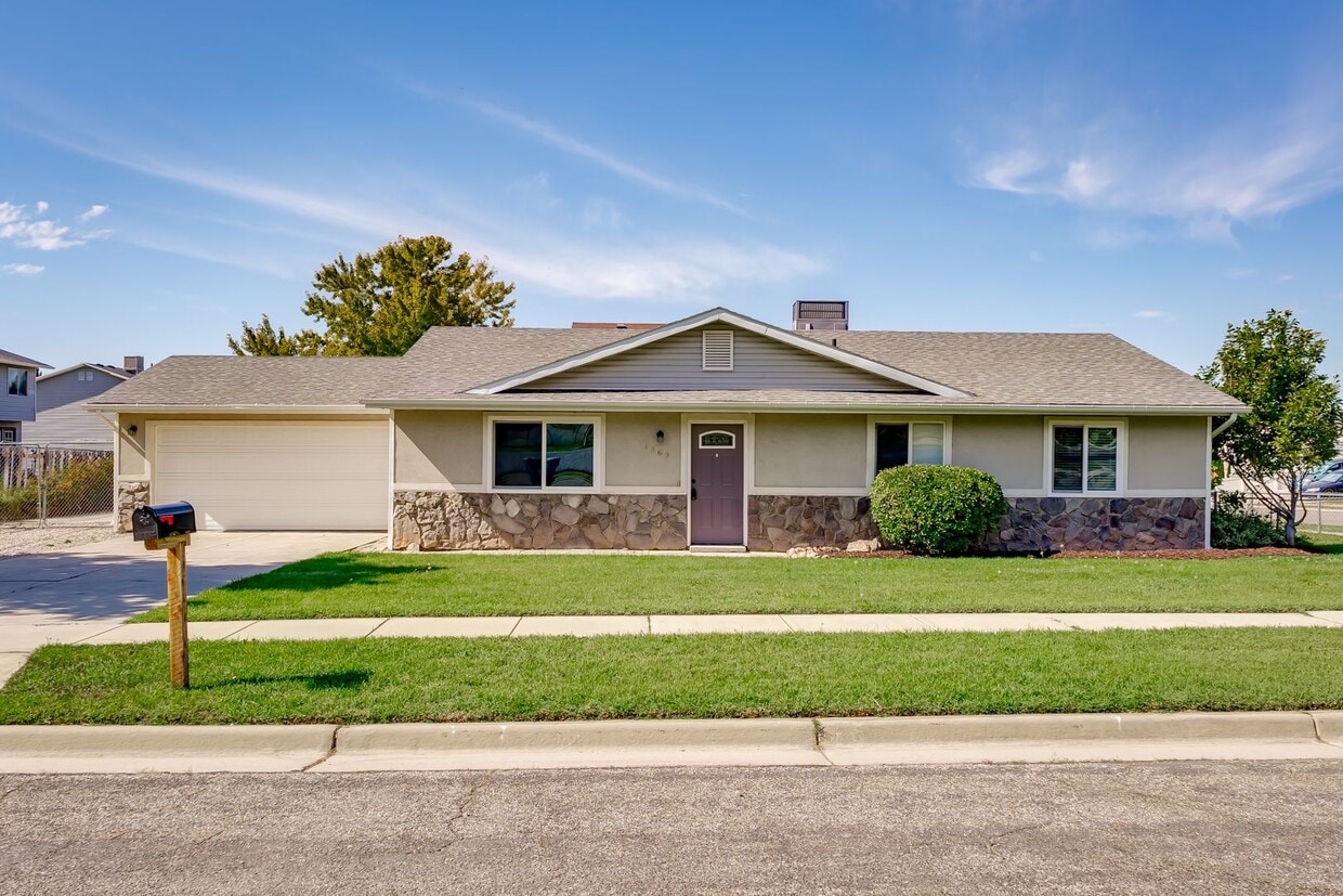 Primary Photo - Incredible Single Family Home for Rent in ...