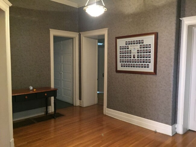 Building Photo - Saint James Ct