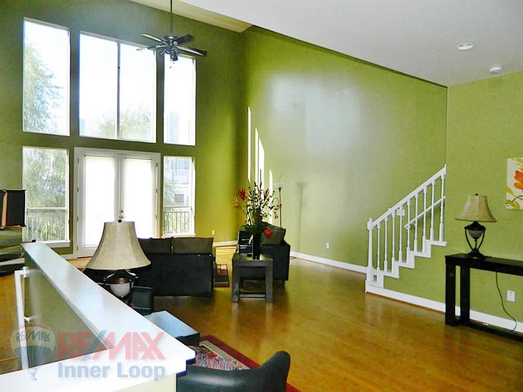 Primary Photo - 1334 Dowling St