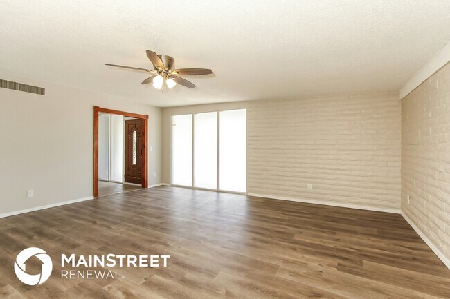 Foto del edificio - 8411 E Colette St