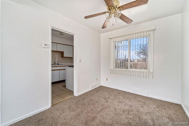 Building Photo - 3490 Ewald Cir