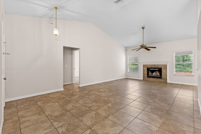 Building Photo - Broadmoor Home in perfect NW area!