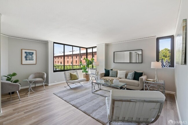 Building Photo - 152 Lombard St