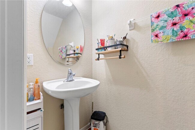 Building Photo - OWNER IS MOTIVATED!!  Area 3 bed 2 1/2 bat...