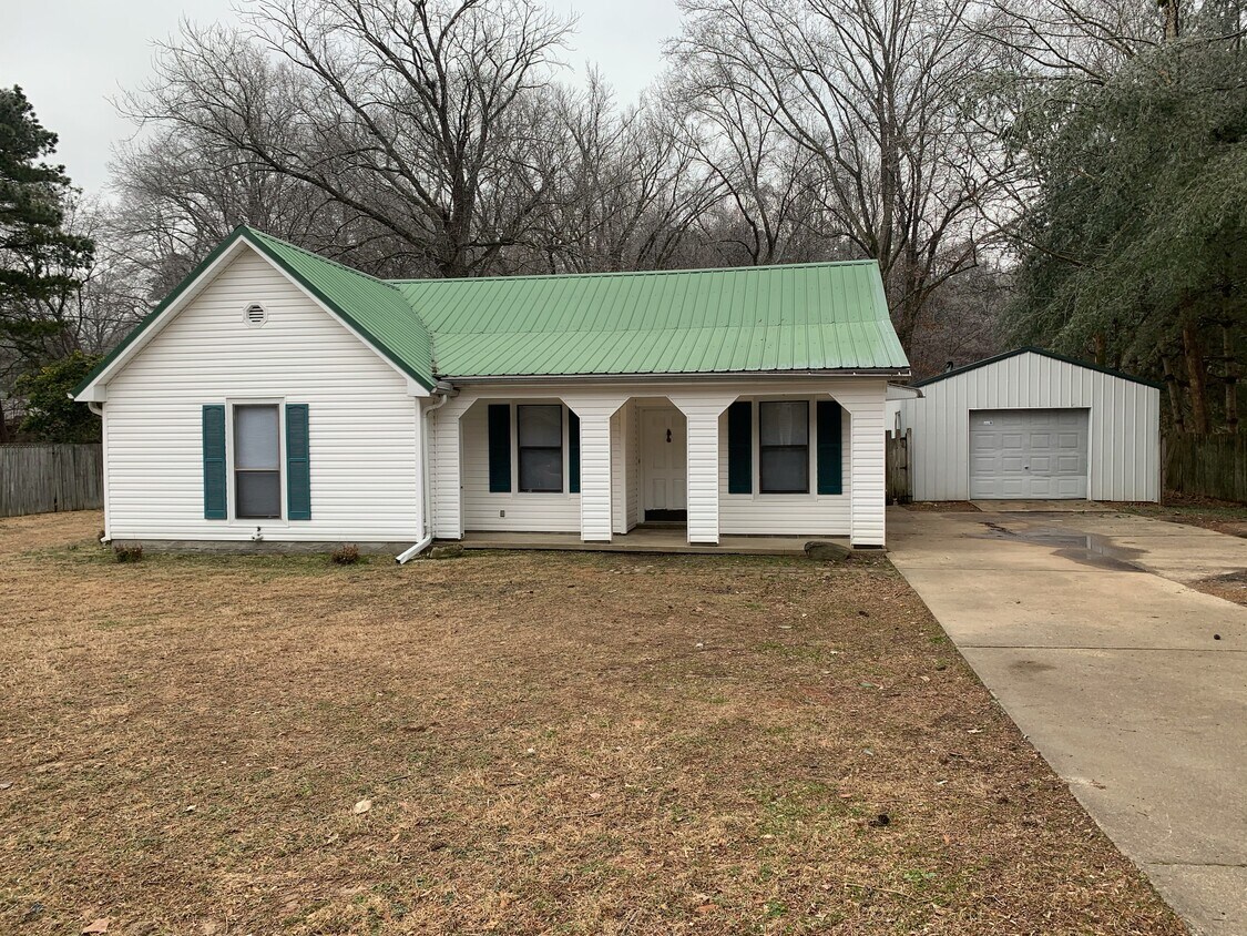 Primary Photo - 150 Stratford Ln