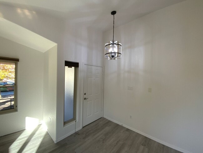 Building Photo - 4 Bedroom Single Story Home Available in C...